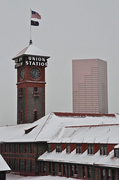 Файл:Union Station in snow Feb 2014 - from Broadway Bridge.jpg