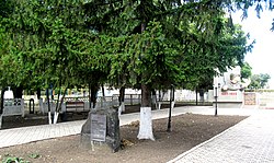 Братська могила радянських воїнів Південного фронту і пам'ятник односельчанам