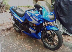 2000 Kawasaki Ninja 500R front-right.jpg