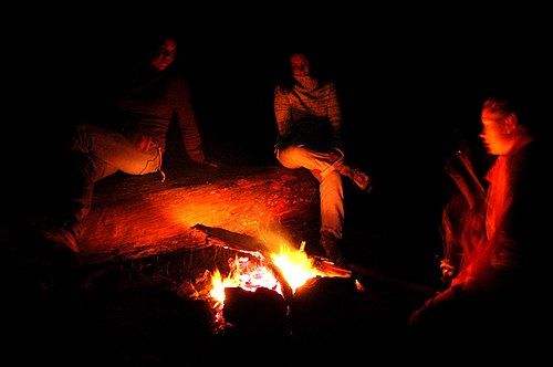 Autour du feu sur la plage...