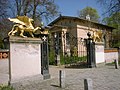 Schloss Glienicke, Greifentor