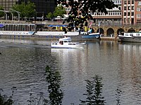 Tiefer in Bremen met uiterst links het Windobjekt