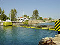 Pod submersibil pe canalul Corint