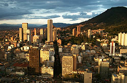 Il centro di Bogotá visto dalla terrazza del grattacielo Avianca
