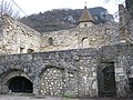 Un vieux château dans les rues de Cognin-les-Gorges.