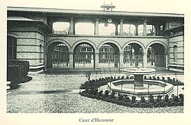 La cour d’honneur, même brochure.