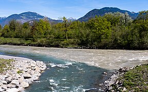 Embouchure avec le Rhône.