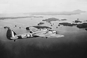 飛行するボーリングブローク Mk.IV 9030号機 (1942年撮影)