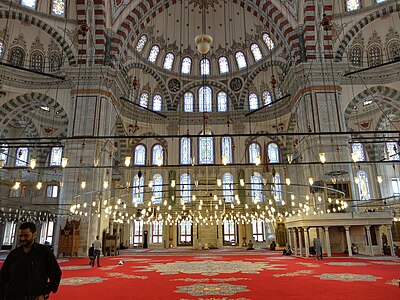 Унутрашњост џамије Мехмеда-Фатиха