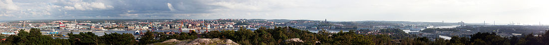 Panorama över centrala Göteborg fotograferat från Keillers park. Från vänster till höger: Götaälvbron, Skanskaskrapan, Barken Viking, Göteborgsoperan med Göteborgshjulet bakom, Skansen Kronan, Oscar Fredriks kyrka, Masthuggskyrkan, Älvsborgsbron och Eriksberg