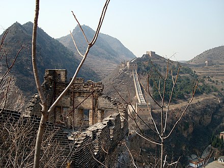 Кинескиот Ѕид на Минг кај Симатаи, со поглед кон клисурата.