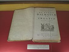 Joannes Lucius: De regno Dalmatiae et Croatiae. 1666, Amsterdam, dnes uloženo v Městském muzeu v Trogiru.