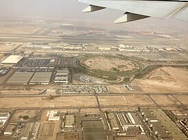 Вид на один из терминалов аэропорта с воздуха