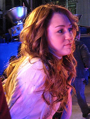 Miley Cyru (Mike Schmid via Wikimedia Commons)