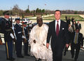 Puolustusministeri William Cohen Nigerian presidentin Olusegun Obasanjon kanssa Pentagonissa vuonna 1999