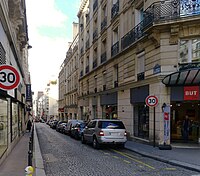 Rue vue depuis l'avenue de Wagram.