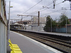 L'un des quais de la gare de Bourg-la-Reine.