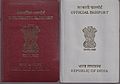 Um passaporte indiano diplomático e um passaporte oficial. Estes passaportes têm funções complementares a um passaporte indiano comum. Cada tipo de passaporte tem uma cor diferente.