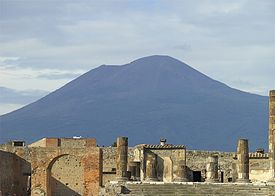 ポンペイの考古遺跡とヴェスヴィオ山