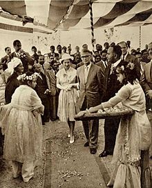 Elizabeth II, seen here visiting Chittagong in 1961, was Pakistan's Queen until 1956. Queenelizabeth-chittagongG1.jpg