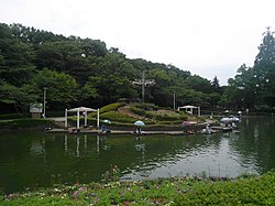 さぎ山記念公園修景池