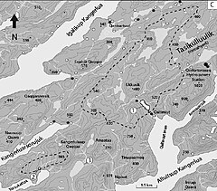 Carte topographique en noir et blanc figurant un littoral de terres découpées et annoté de ces principaux lieux.