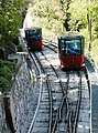 Begegnung in der Abt-Weiche: rechts: Wagen 1 talwärts, links: Wagen 2 bergwärts; an den Enden desselben Seils. Blick vom Steg westwärts abwärts.