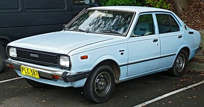 400px-1981_Toyota_Corolla_%28KE55R%29_CS_sedan_%282011-11-07%29.jpg