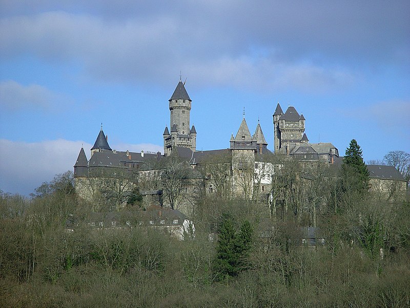 http://upload.wikimedia.org/wikipedia/commons/thumb/f/fc/Braunfels_Schloss.jpg/800px-Braunfels_Schloss.jpg