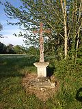 Croix à l'entrée de Pesselières.