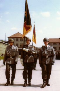 Flag delegation of the Bundeswehr (flag escort officers) Fangschnur Fahnenbegleitung.png