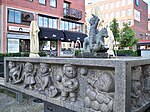 Göran och draken (1953) på Hötorget i Borås anspelar på den medeltida sägnen om Sankt Göran och draken