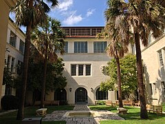 The courtyard of Goldsmith Hall.