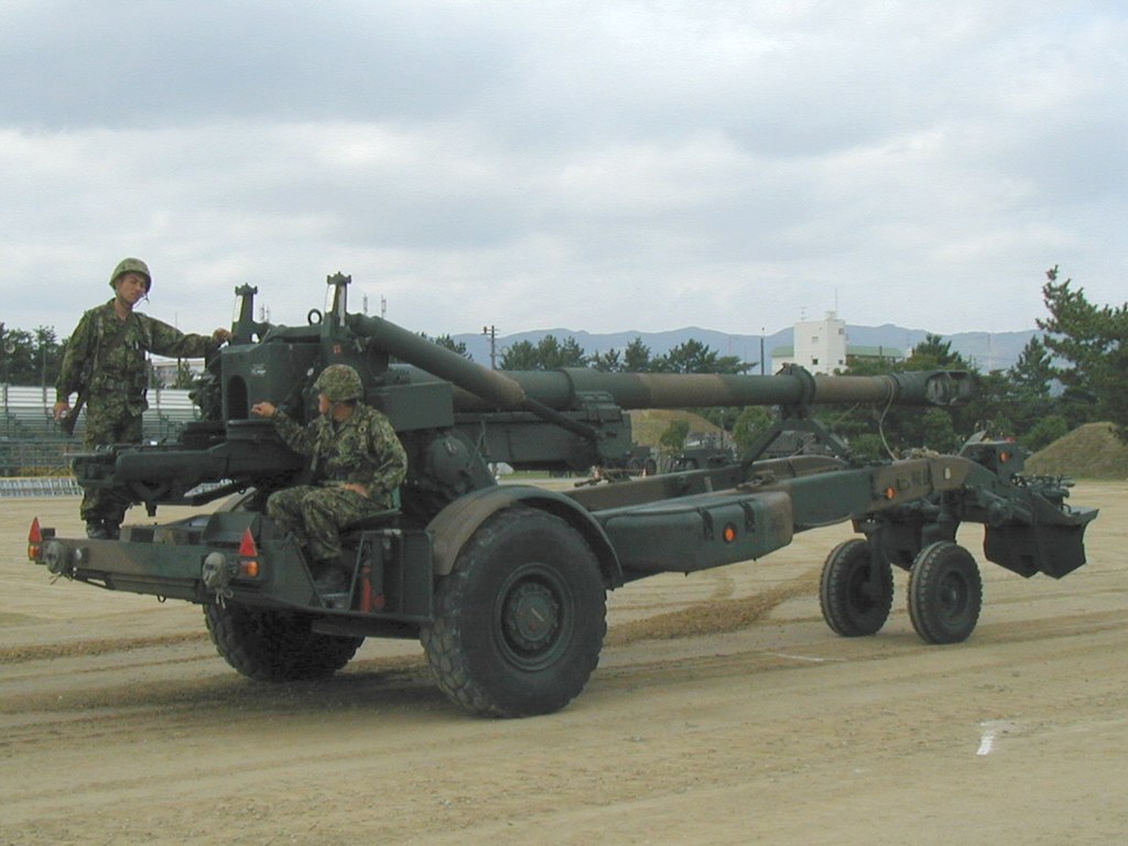 1024px-Howitzer_FH70_01.jpg
