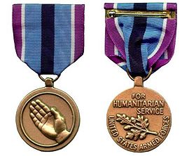 Медаль за гуманитарную службу США military.jpg