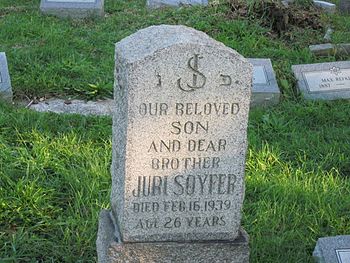 Jura Soyfers Grabstein auf dem Hebrew Free Burial Association’s Mount Richmond Cemetery