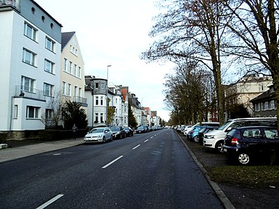 Lütticher Straße im Abschnitt Klemensstraße bis Hohenstaufenallee (Blick stadtwärts)