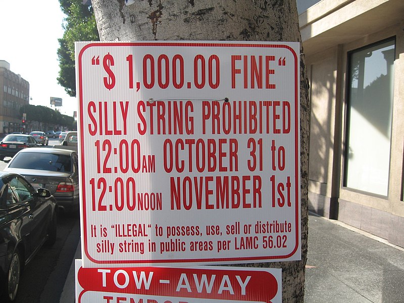 800px-Mgm_Silly_string_roadsign.jpg