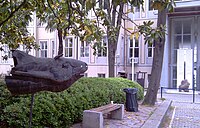 Дворик зі скульптурами Університету Мімара Сінана