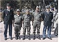 Technicien et Ingénieur de l'Office national des forêts en tenue du vestiaire A (vareuse et kepi vert, pantalon gris bleuté) encadrant des Ouvriers Forestiers Rapatriés d'Afrique du Nord (OFRAN) lors d'une cérémonie en 2003.