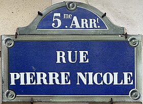 Voir la plaque.