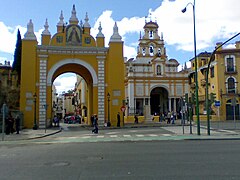 Puerta de la Macarena és a Basílica de la Macarena