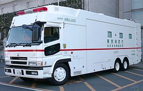 Un porteur type super-ambulance (Japon).