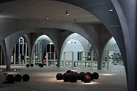 Intérieur de la bibliothèque de l'Université des arts de Tama (2007, Tokyo).