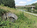 Het tunnelportaal nabij het kanaal Charleroi-Brussel