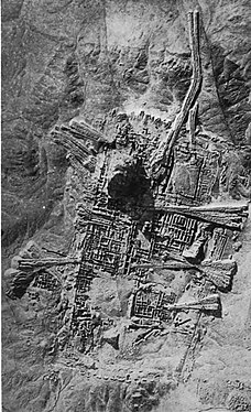 Fotografia aèria del districte sagrat d'Ur (jaciment Tell al-Muqayyar) durant el període d’excavació britànica, 1927