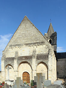 Façade occidentale de l'église Saint-Aubin.