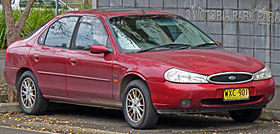 2000 Ford Mondeo (HE) Ghia hatchback 01.jpg