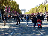Die Champs-Élysées wurden am 27. September ihrem Namen „Freudenfeld“ gerecht.