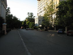 Абрикосовский переулок, вид от Б. Пироговской улицы (с нечётной стороны)